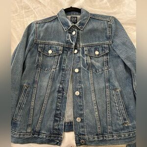 Gap women’s denim jacket, size small